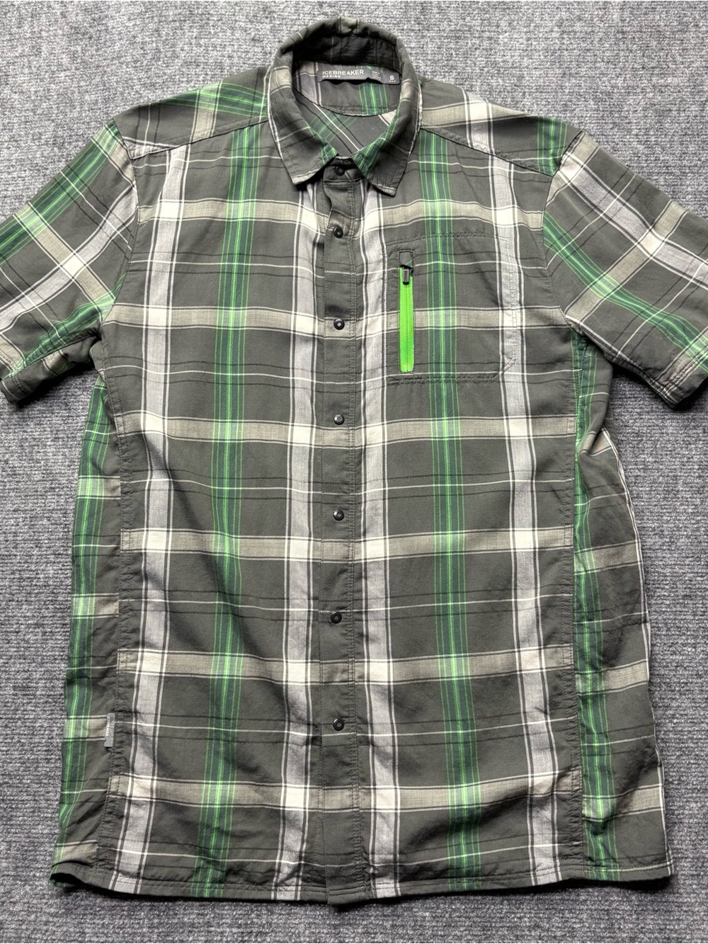 Icebreaker Merino Shirt Mens Small Gray Plaid Snap Short Sleeve Zip Pocket